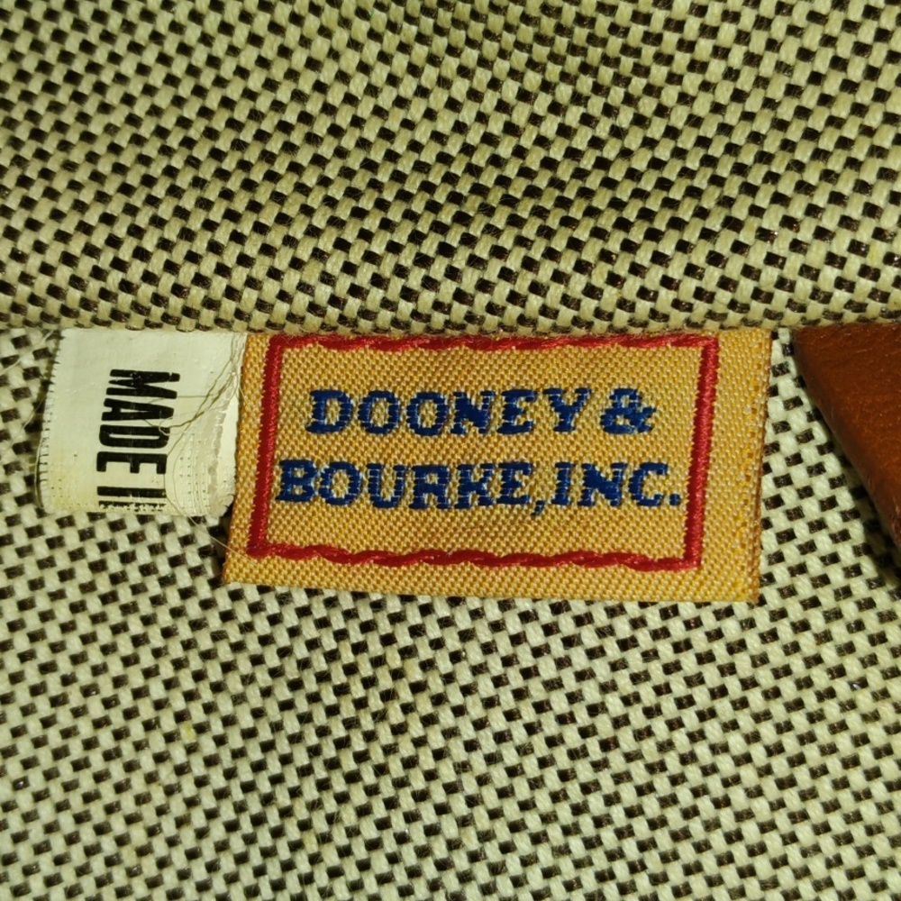 Chic Black and Tan Shoulder Bag - Picture 11 of 12